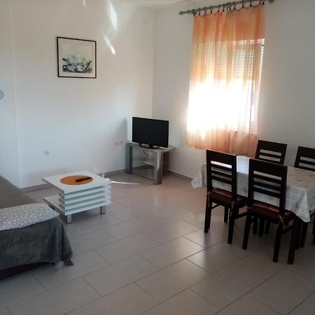 Apartmani Cesar Rtina Luaran gambar