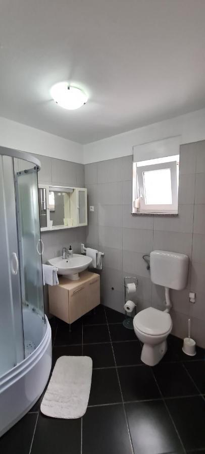Apartmani Cesar Rtina Luaran gambar