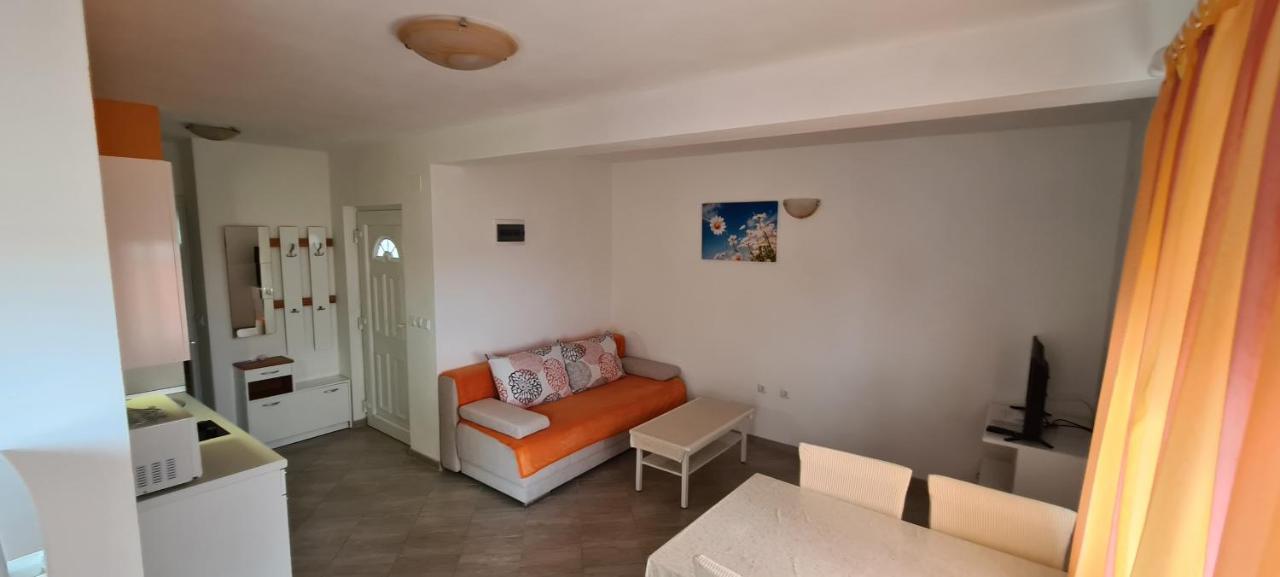 Apartmani Cesar Rtina Luaran gambar