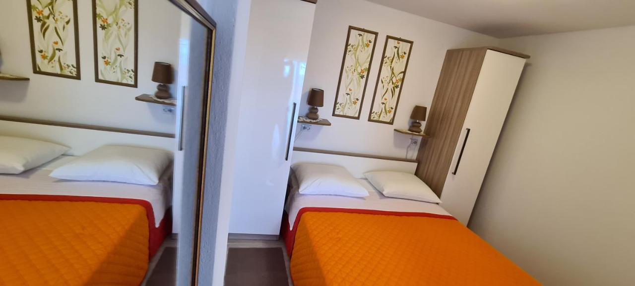 Apartmani Cesar Rtina Luaran gambar