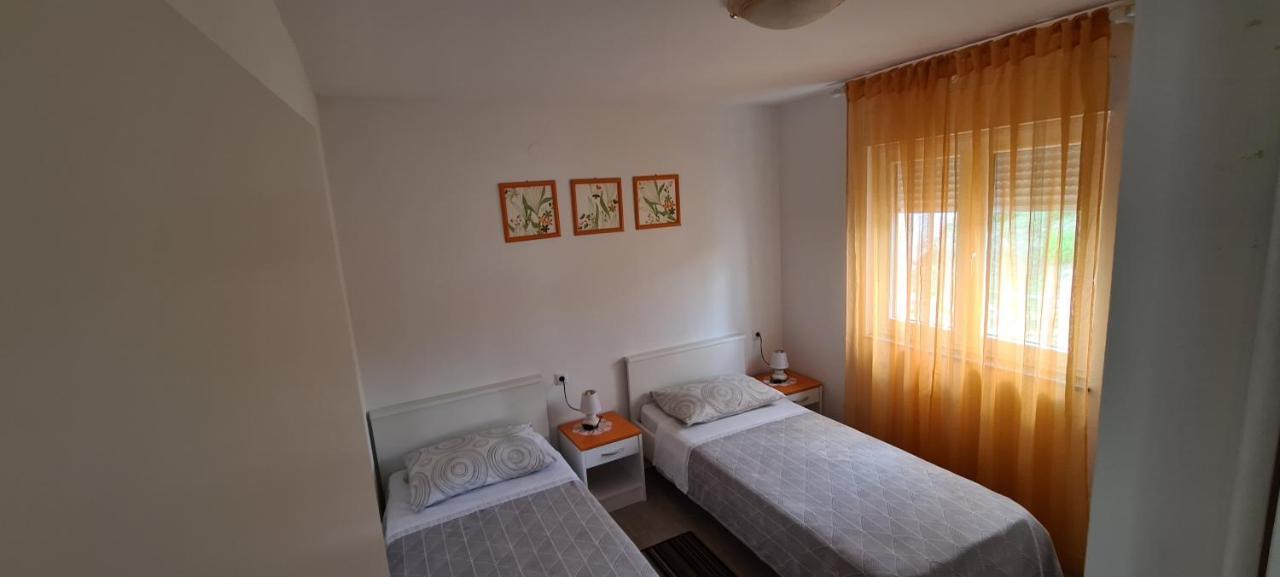 Apartmani Cesar Rtina Luaran gambar