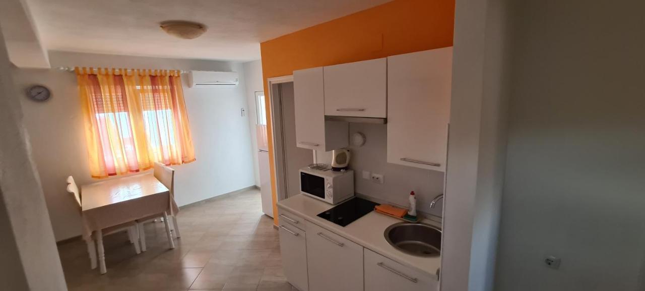 Apartmani Cesar Rtina Luaran gambar