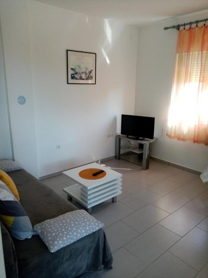 Apartmani Cesar Rtina Luaran gambar