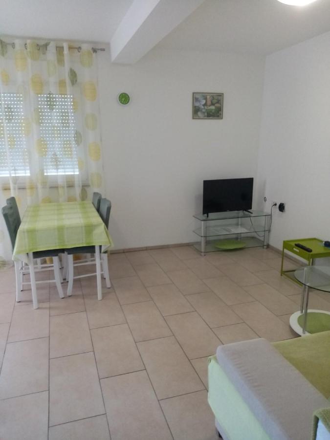 Apartmani Cesar Rtina Luaran gambar