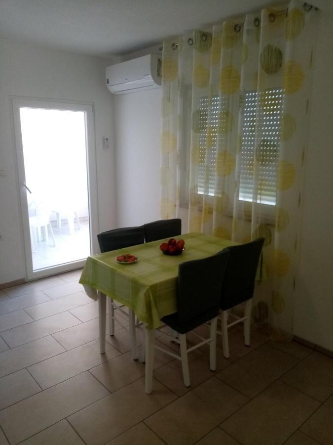 Apartmani Cesar Rtina Luaran gambar
