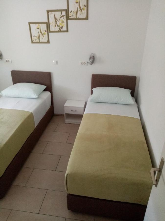 Apartmani Cesar Rtina Luaran gambar
